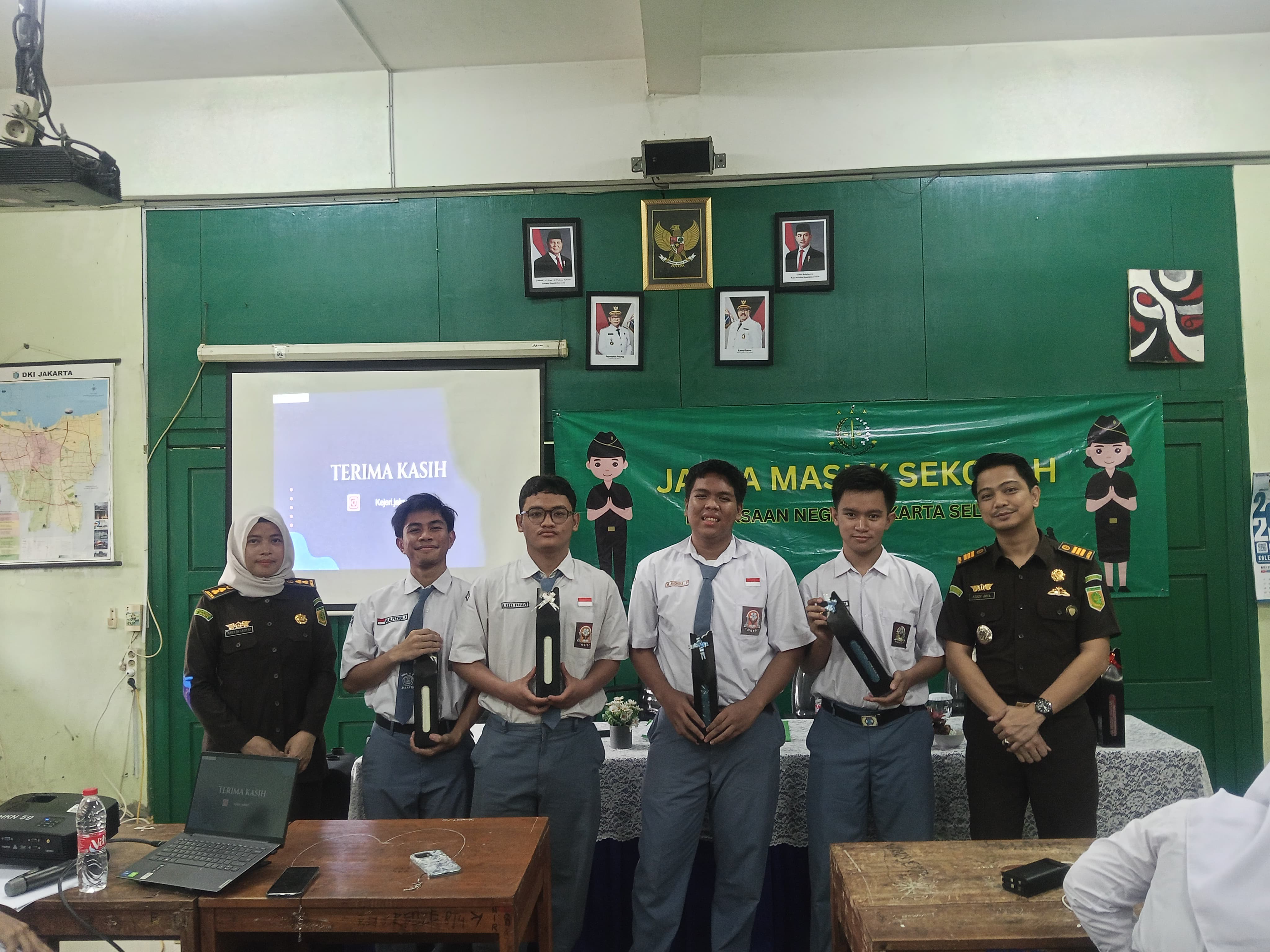 Gedung Sekolah SMA 28 JOMBANG